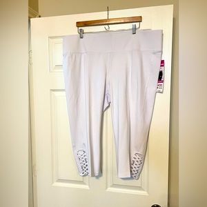 Nygard Luxe Slims White Capri pants